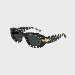 Curvy Bold Ribbon Cat-Eye Sunglasses