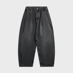 Pleated Jeans