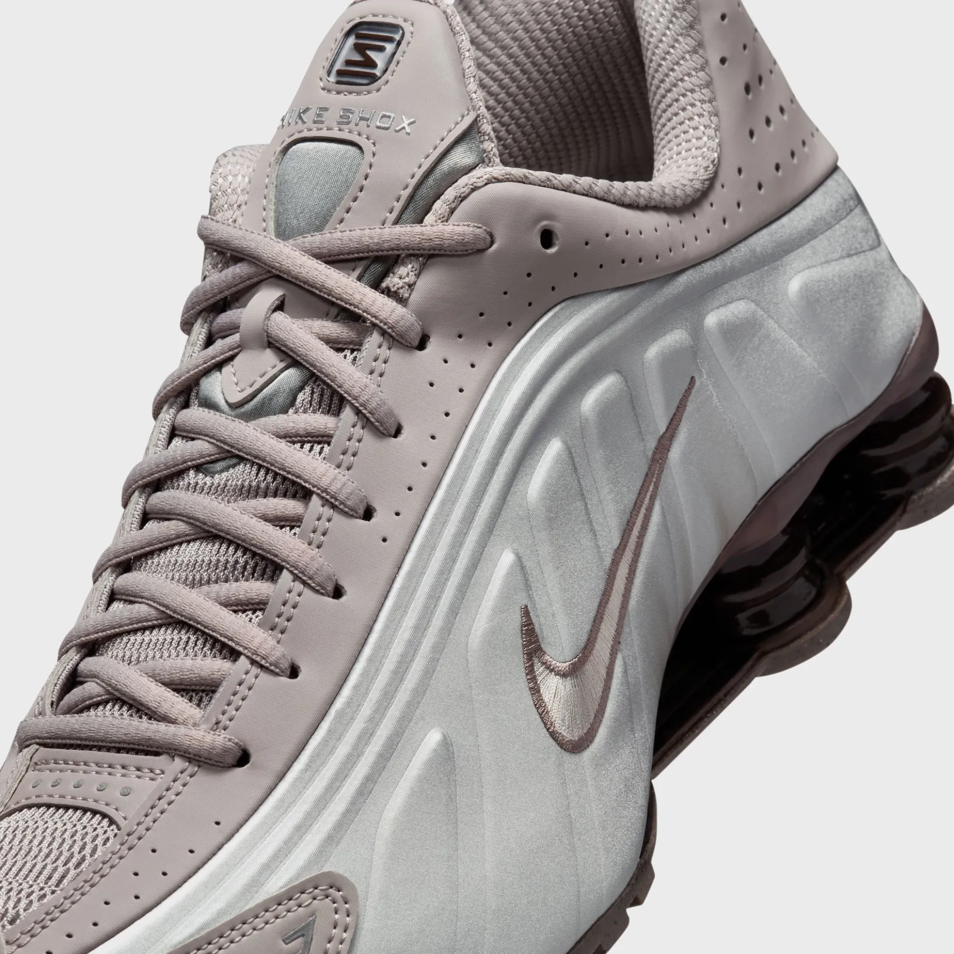 Shox R4
