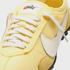 WMNS Moon Shoe OG