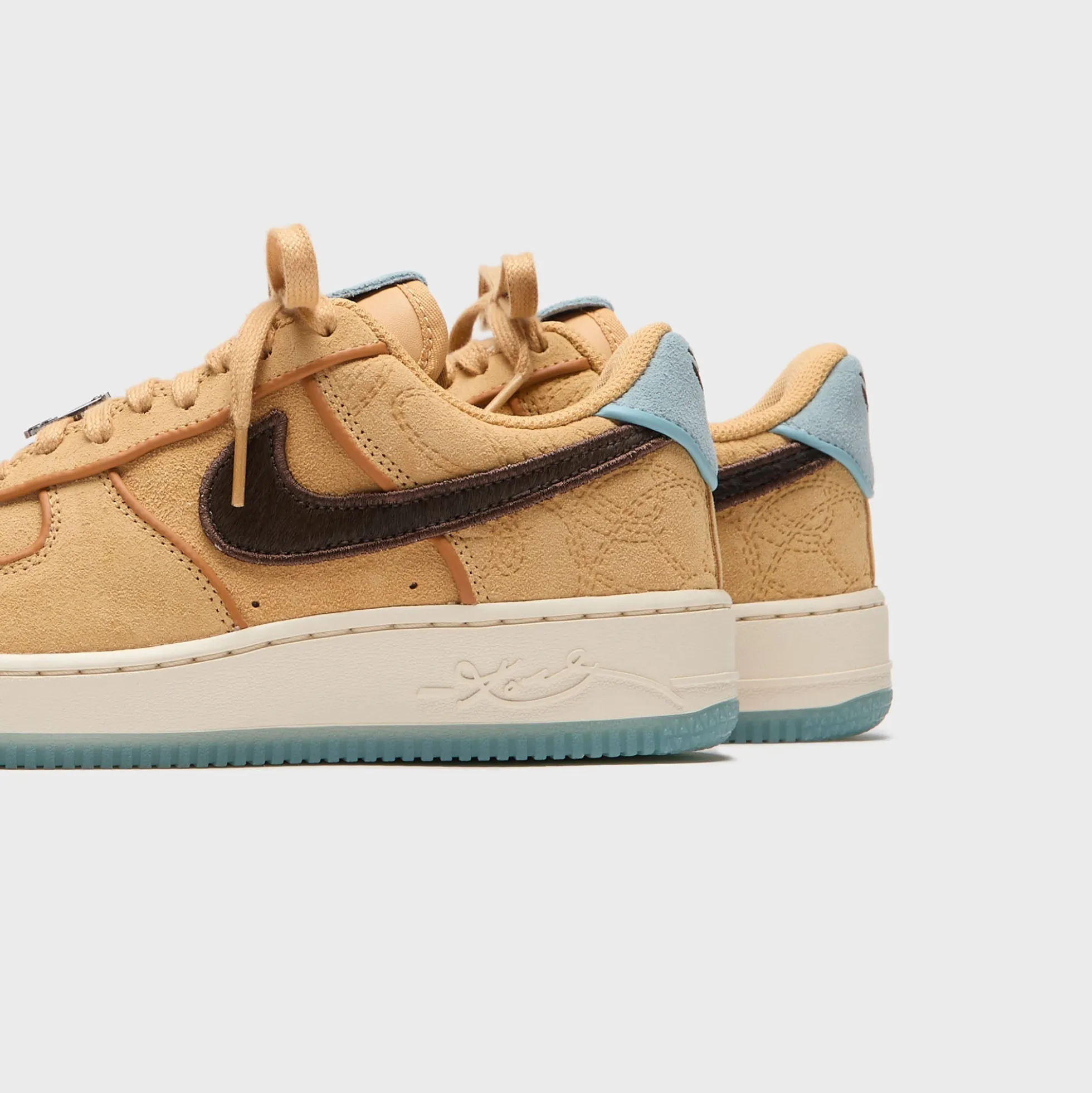 x Kobe Bryant Air Force 1 Low Protro